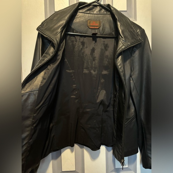 Danier, Leather Women’s Jacket, Italian Leather, Small - Picture 6 of 8